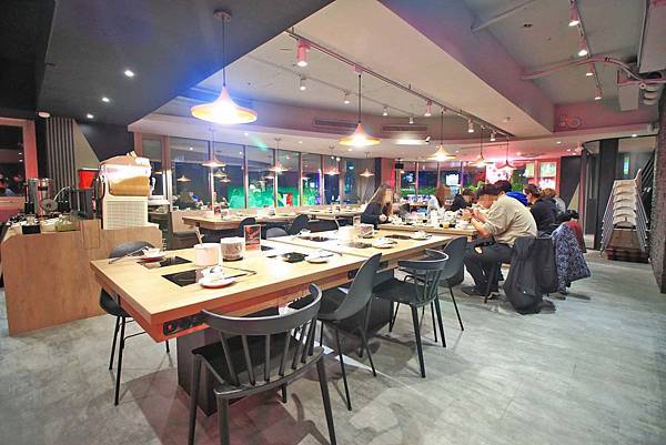 【中和美食】龍石鍋物-全台首創火焰龍蝦石頭爆炒火鍋