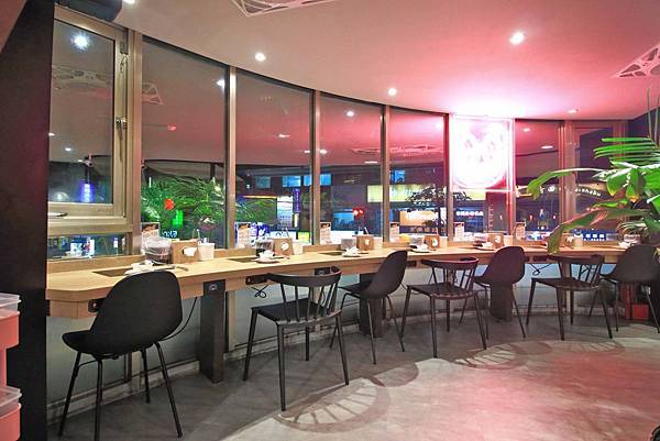 【中和美食】龍石鍋物-全台首創火焰龍蝦石頭爆炒火鍋