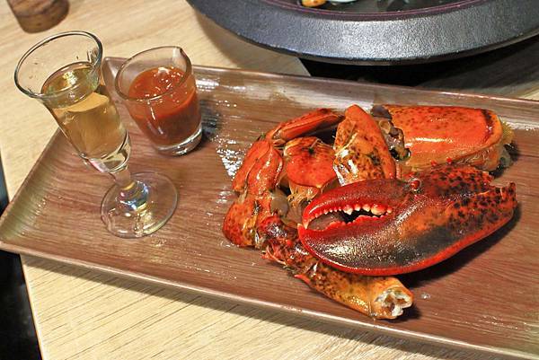 【中和美食】龍石鍋物-全台首創火焰龍蝦石頭爆炒火鍋