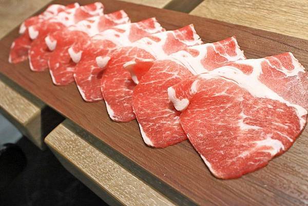 【中和美食】龍石鍋物-全台首創火焰龍蝦石頭爆炒火鍋