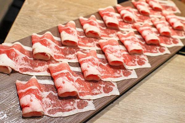 【中和美食】龍石鍋物-全台首創火焰龍蝦石頭爆炒火鍋