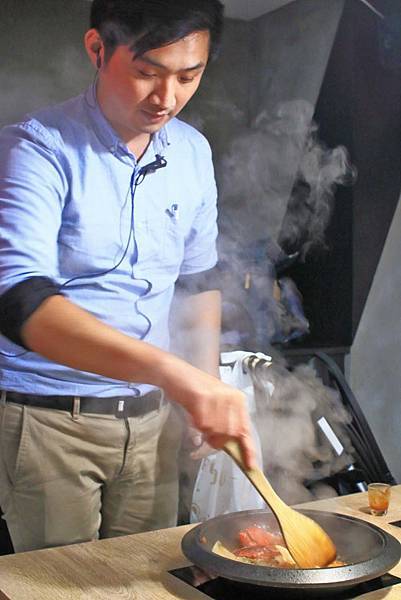 【中和美食】龍石鍋物-全台首創火焰龍蝦石頭爆炒火鍋