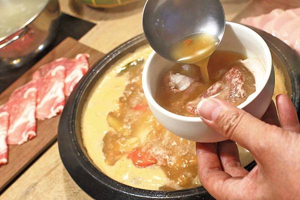 【中和美食】龍石鍋物-全台首創火焰龍蝦石頭爆炒火鍋