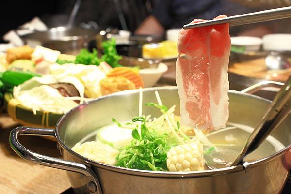 【中和美食】龍石鍋物-全台首創火焰龍蝦石頭爆炒火鍋