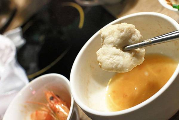 【中和美食】龍石鍋物-全台首創火焰龍蝦石頭爆炒火鍋