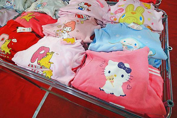 【破盤清出特賣會！下殺兩件１００元起！】PUZZLE拍手童裝特賣破盤大特價，過季商品二件100元、原廠授權卡通童裝更只要１００元、迪士尼、漫威英雄、TOMICA