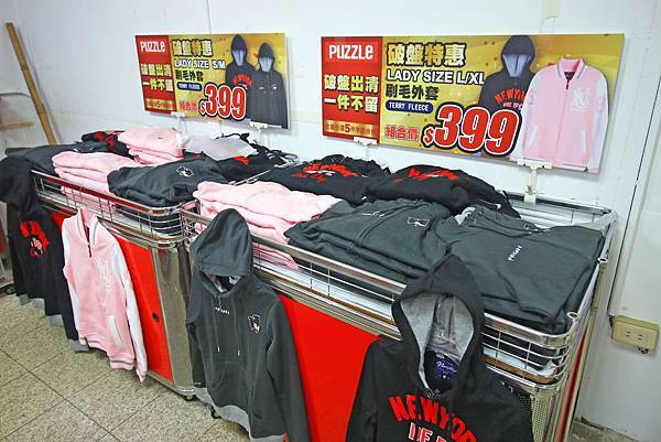【破盤清出特賣會！下殺兩件１００元起！】PUZZLE拍手童裝特賣破盤大特價，過季商品二件100元、原廠授權卡通童裝更只要１００元、迪士尼、漫威英雄、TOMICA