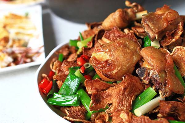 【台北美食】南海漁村-超過數十年的老店！吃了會讓人回味的超大份量炒熱美食