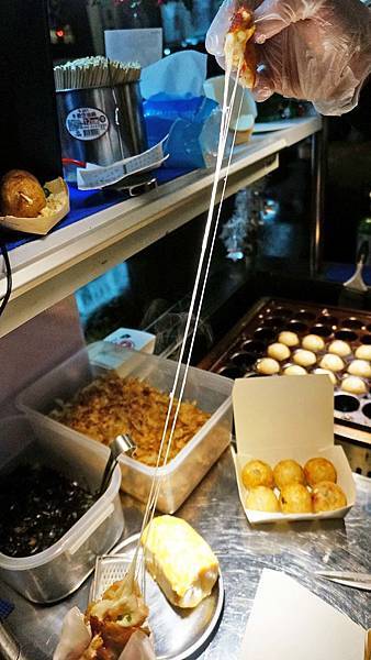 【台北美食】花匠章魚燒-會牽絲的爆漿章魚燒 【台北美食】花匠章魚燒-會牽絲的爆漿章魚燒