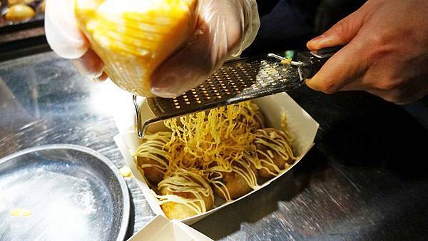 【台北美食】花匠章魚燒-會牽絲的爆漿章魚燒 【台北美食】花匠章魚燒-會牽絲的爆漿章魚燒