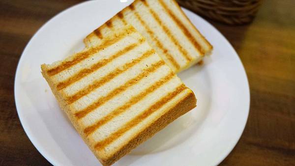 【蘆洲美食】R2義麵小棧-用餐時間還要排隊才能吃到的高CP值餐廳