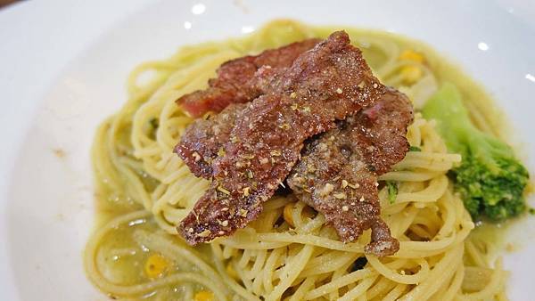 【蘆洲美食】R2義麵小棧-用餐時間還要排隊才能吃到的高CP值餐廳