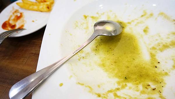 【蘆洲美食】R2義麵小棧-用餐時間還要排隊才能吃到的高CP值餐廳