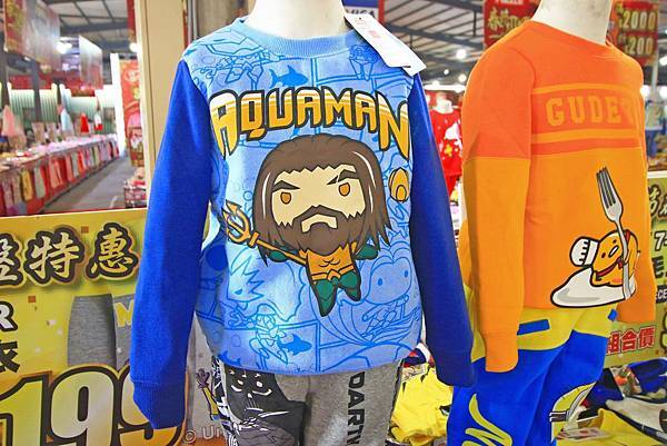 【春節破盤出清！一件都不留】新北最大檔次童裝特賣會！最低下殺２件１００元，滿２０００再折２００，絕無僅有的超低價，買到賺到，錯過就沒有了～！新莊輔大夜市拍手童裝特賣會