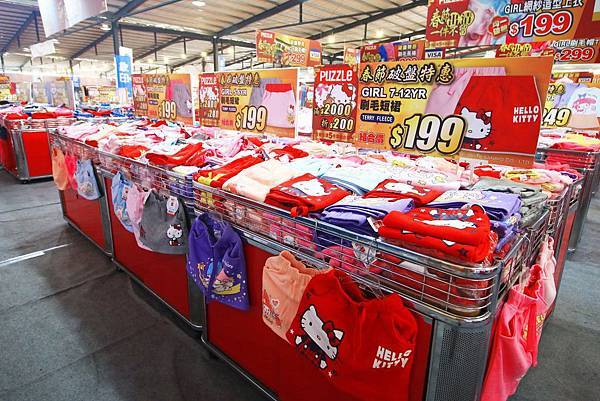 【春節破盤出清！一件都不留】新北最大檔次童裝特賣會！最低下殺２件１００元，滿２０００再折２００，絕無僅有的超低價，買到賺到，錯過就沒有了～！新莊輔大夜市拍手童裝特賣會