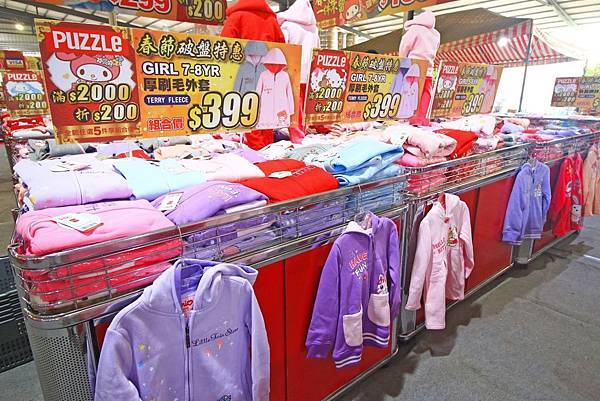 【春節破盤出清！一件都不留】新北最大檔次童裝特賣會！最低下殺２件１００元，滿２０００再折２００，絕無僅有的超低價，買到賺到，錯過就沒有了～！新莊輔大夜市拍手童裝特賣會