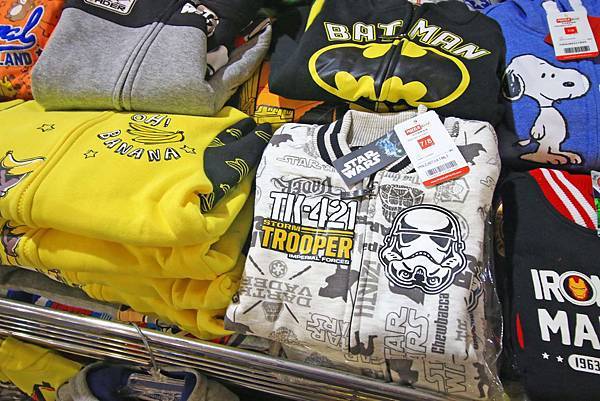 【春節破盤出清！一件都不留】新北最大檔次童裝特賣會！最低下殺２件１００元，滿２０００再折２００，絕無僅有的超低價，買到賺到，錯過就沒有了～！新莊輔大夜市拍手童裝特賣會