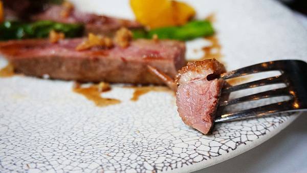 【台北美食】TK SEAFOOD & STEAK-獨特風味！14天乾式熟成櫻桃鴨胸