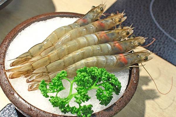 【新竹美食】Umi火鍋水產直賣所-活體龍蝦、鮑魚、貝類海鮮，新鮮海產美味讓你吃的到