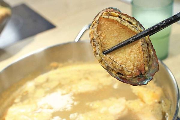 【新竹美食】Umi火鍋水產直賣所-活體龍蝦、鮑魚、貝類海鮮，新鮮海產美味讓你吃的到