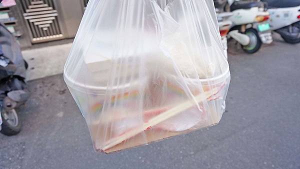 【台北美食】何晏華紅燒牛肉麵-用餐時間沒有預約要等待的超人氣店家