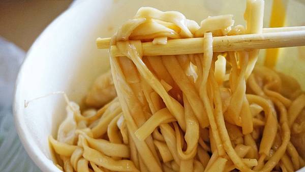 【台北美食】何晏華紅燒牛肉麵-用餐時間沒有預約要等待的超人氣店家