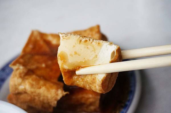 【台北美食】無名路邊攤米粉湯-每到用餐時間大排長龍的路邊攤美食