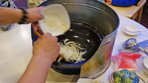 【蘆洲美食】尚品石頭火鍋-自助式的石頭火鍋店