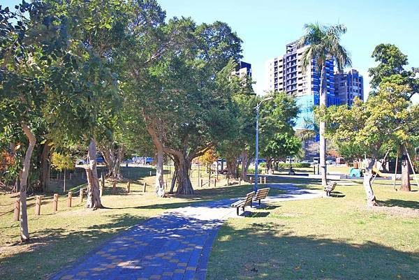 【台北建案】常殷泊美-低總價！近萬坪公園環繞挑高３米４的小坪數捷運豪宅