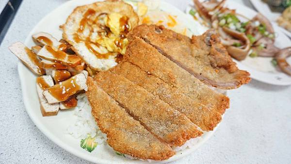 【板橋美食】台北手工刀切牛肉麵-CP值超高！巷弄裡的80元牛肉麵