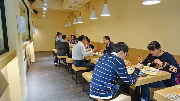 【台北美食】瑞記海南雞飯-軟嫩到幾乎不用咬動就能入口的海南雞肉飯