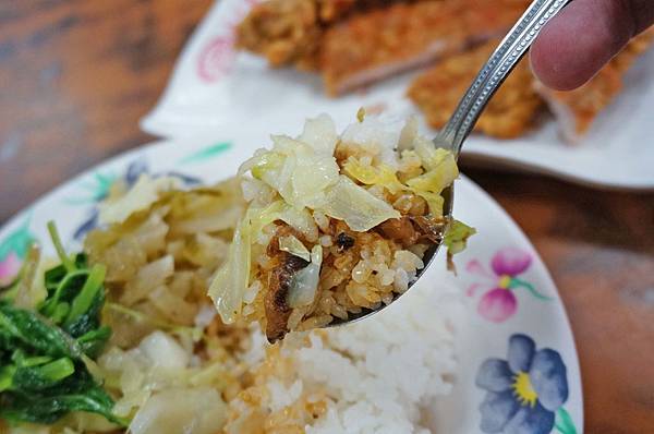 【台北美食】金滿園排骨-西門町巷弄裡的45年老字號排骨飯 【台北美食】金滿園排骨-西門町巷弄裡的45年老字號排骨飯