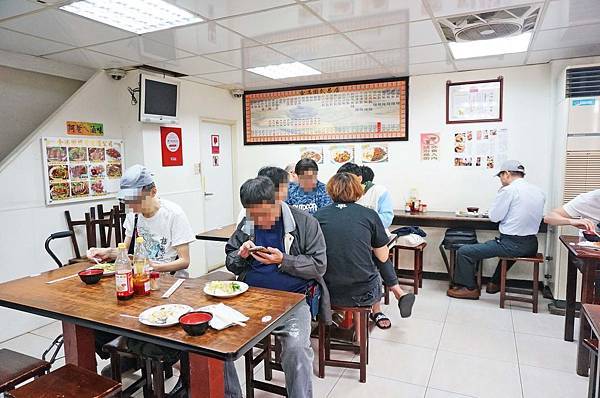 【台北美食】金滿園排骨-西門町巷弄裡的45年老字號排骨飯