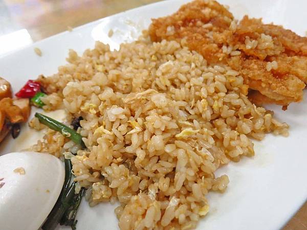 【淡水美食】翊芳小館-淡江大學附近無敵大份量美食店家