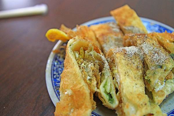 【台北美食】重慶豆漿炸蛋餅-吃了讚不絕口！超過４０年老字號炸蛋蛋餅店