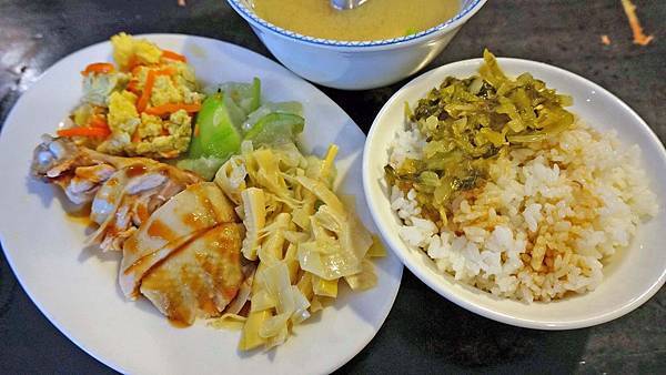 【中和美食】月星擔仔麵土雞肉-便宜又美味的土雞肉飯 【中和美食】月星擔仔麵土雞肉-便宜又美味的土雞肉飯