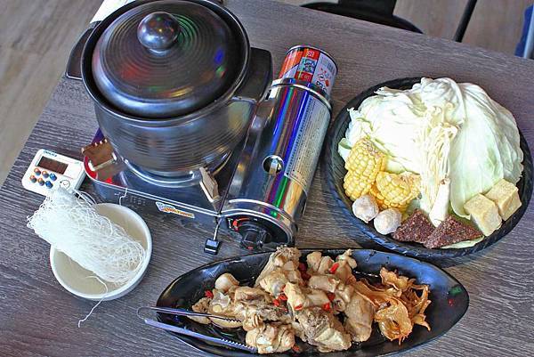 【台中美食】水貨烤魚-一吃停不下手,一口接一口的鮮甜烤魚火鍋料理! 【台中美食】水貨烤魚-一吃停不下手,一口接一口的鮮甜烤魚火鍋料理!