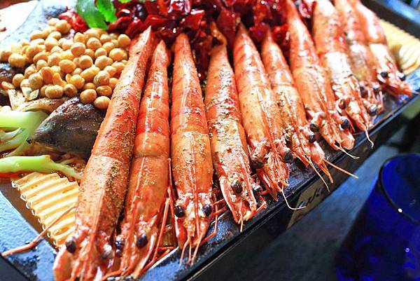 【台中美食】水貨烤魚-一吃停不下手,一口接一口的鮮甜烤魚火鍋料理! 【台中美食】水貨烤魚-一吃停不下手,一口接一口的鮮甜烤魚火鍋料理!