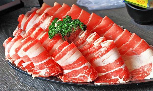 【台中美食】水貨烤魚-一吃停不下手,一口接一口的鮮甜烤魚火鍋料理! 【台中美食】水貨烤魚-一吃停不下手,一口接一口的鮮甜烤魚火鍋料理!