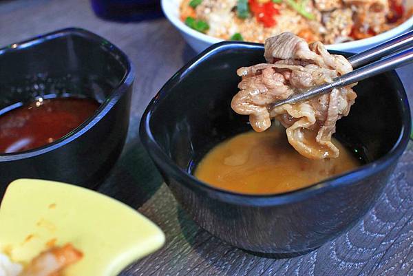 【台中美食】水貨烤魚-一吃停不下手,一口接一口的鮮甜烤魚火鍋料理!