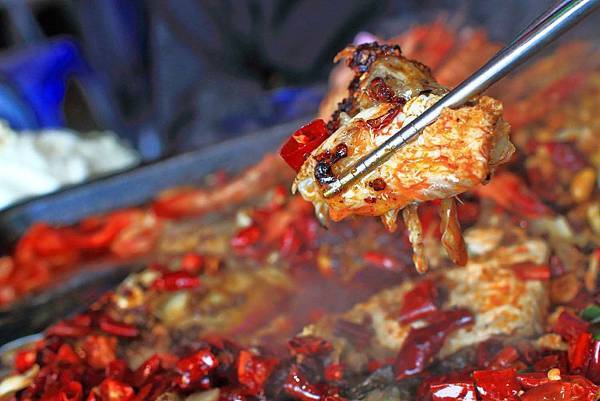 【台中美食】水貨烤魚-一吃停不下手,一口接一口的鮮甜烤魚火鍋料理! 【台中美食】水貨烤魚-一吃停不下手,一口接一口的鮮甜烤魚火鍋料理!