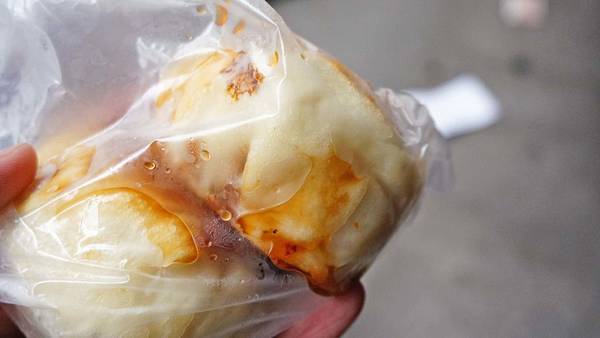 【三重美食】李記素食水煎包-CP值爆表!跟拳頭一樣大的水煎包1顆6元 【三重美食】李記素食水煎包-CP值爆表!跟拳頭一樣大的水煎包1顆6元