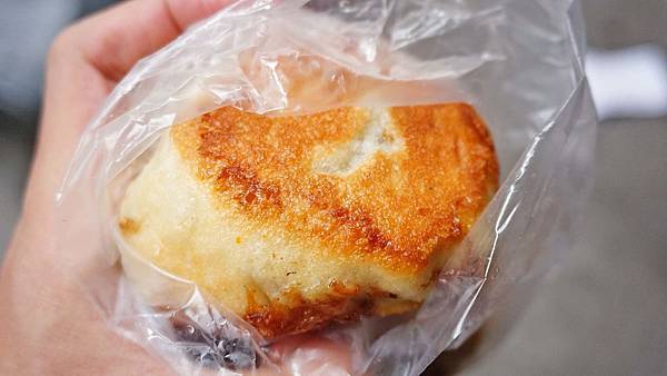 【三重美食】李記素食水煎包-CP值爆表!跟拳頭一樣大的水煎包1顆6元 【三重美食】李記素食水煎包-CP值爆表!跟拳頭一樣大的水煎包1顆6元