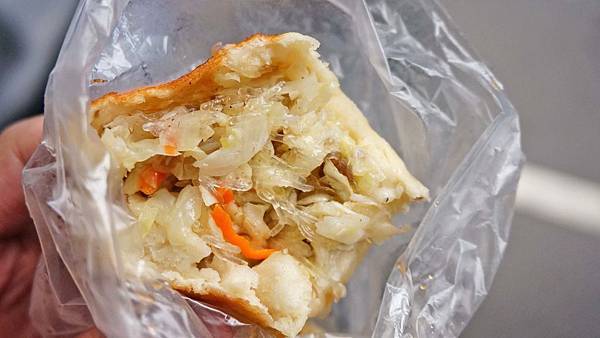 【三重美食】李記素食水煎包-CP值爆表!跟拳頭一樣大的水煎包1顆6元 【三重美食】李記素食水煎包-CP值爆表!跟拳頭一樣大的水煎包1顆6元