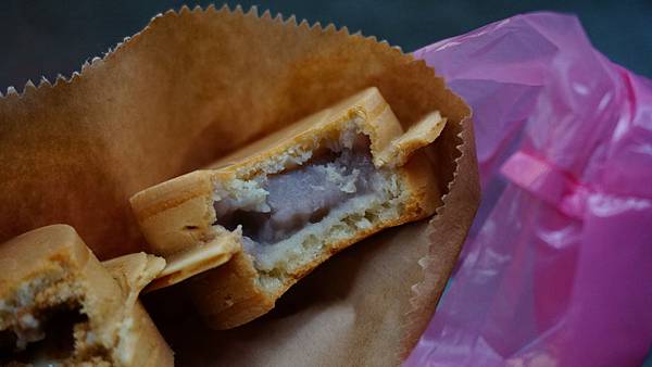 【板橋美食】國輝車輪餅-下雨天照樣排隊的超人氣排隊紅豆餅小吃店