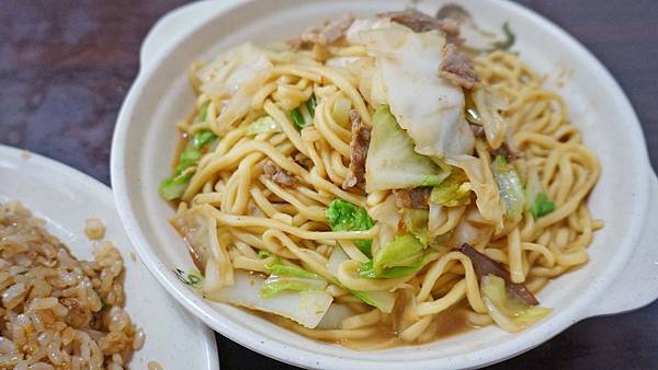 【板橋美食】董ㄟ小吃-人潮絡澤不絕的高CP值熱炒小吃店