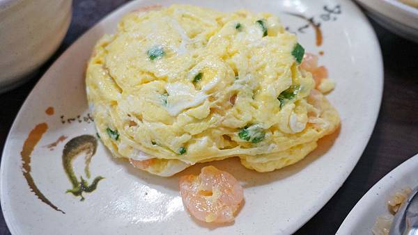 【板橋美食】董ㄟ小吃-人潮絡澤不絕的高CP值熱炒小吃店