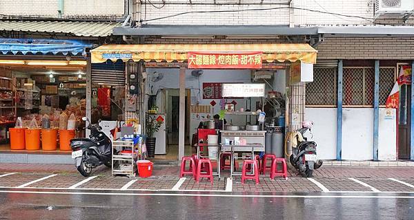 【宜蘭美食】礁溪六洲麵線-香噴噴讓人吃了還想再吃的焢肉飯