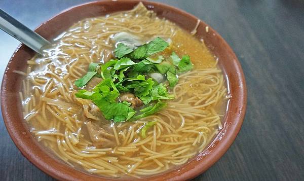 【淡水美食】新春大腸蚵仔麵線-湯頭鮮美的蚵仔麵線店