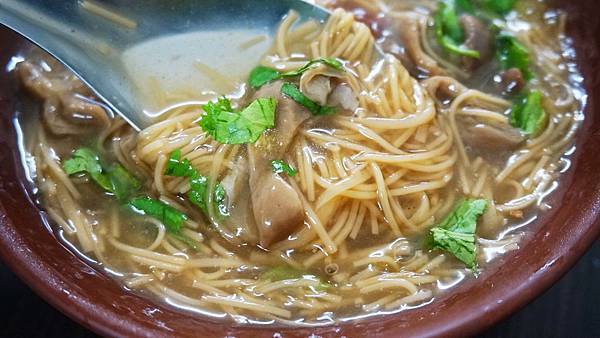【淡水美食】新春大腸蚵仔麵線-湯頭鮮美的蚵仔麵線店